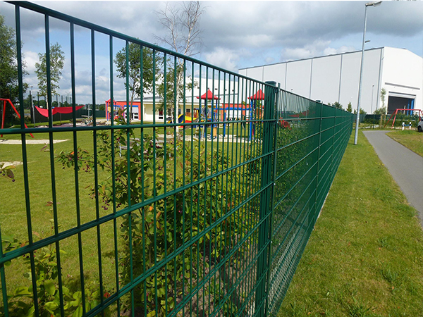 double-fence-application4.jpg